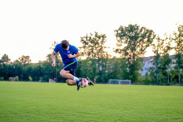 塞内加尔1-0领先比利时，迪亚拉补射破门创非洲球队进球纪录（配图示意）